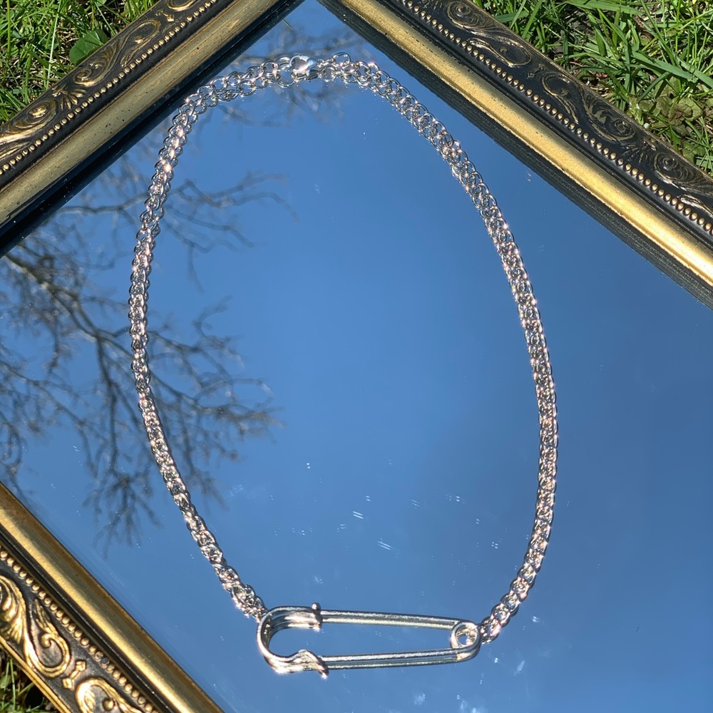 handmade safety pin chain necklace!